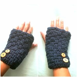 Nee Handmade Fingerless Gloves With Button